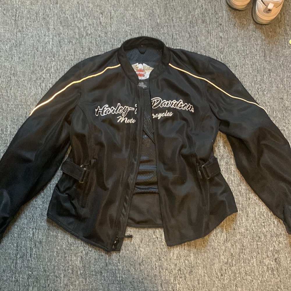 Brand new, don’t wear it, doesn’t fit me well.